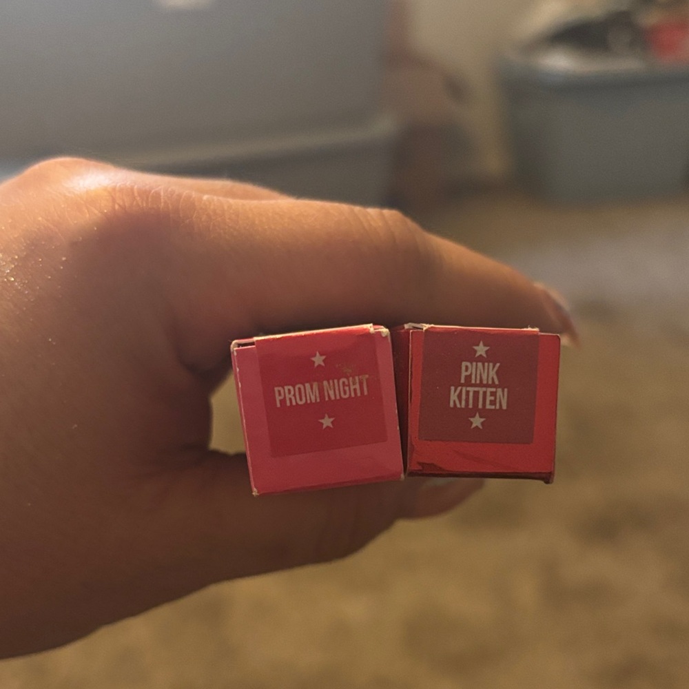 2 Velour Liquid Lipstick Set - Pink and Red (bundle) - Picture 2 of 2